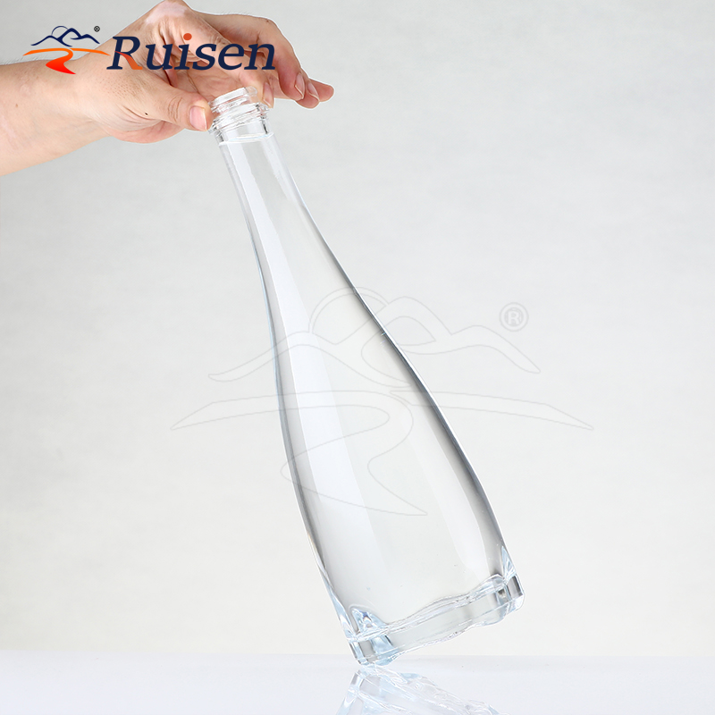 Customized 650ml Round Long Neck Rose Bottom clear Glass 500ml 750ml Whiskey Vodka Tequila Bottle With Crown Cap Free Sample 